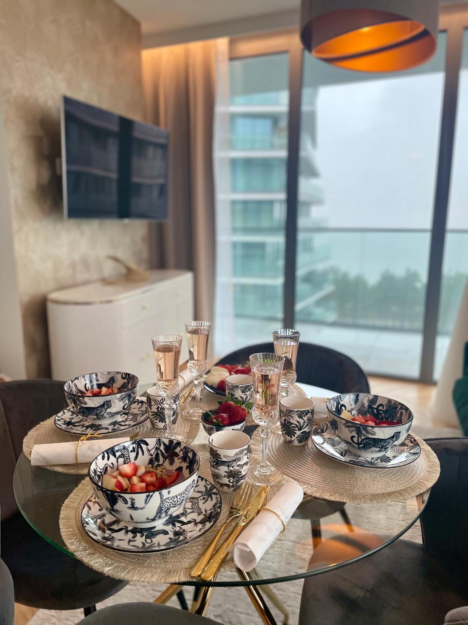 Wave Apartment Tyballtic 7Th Floor With Two Bedrooms And Sea View! 米兹多洛杰 外观 照片